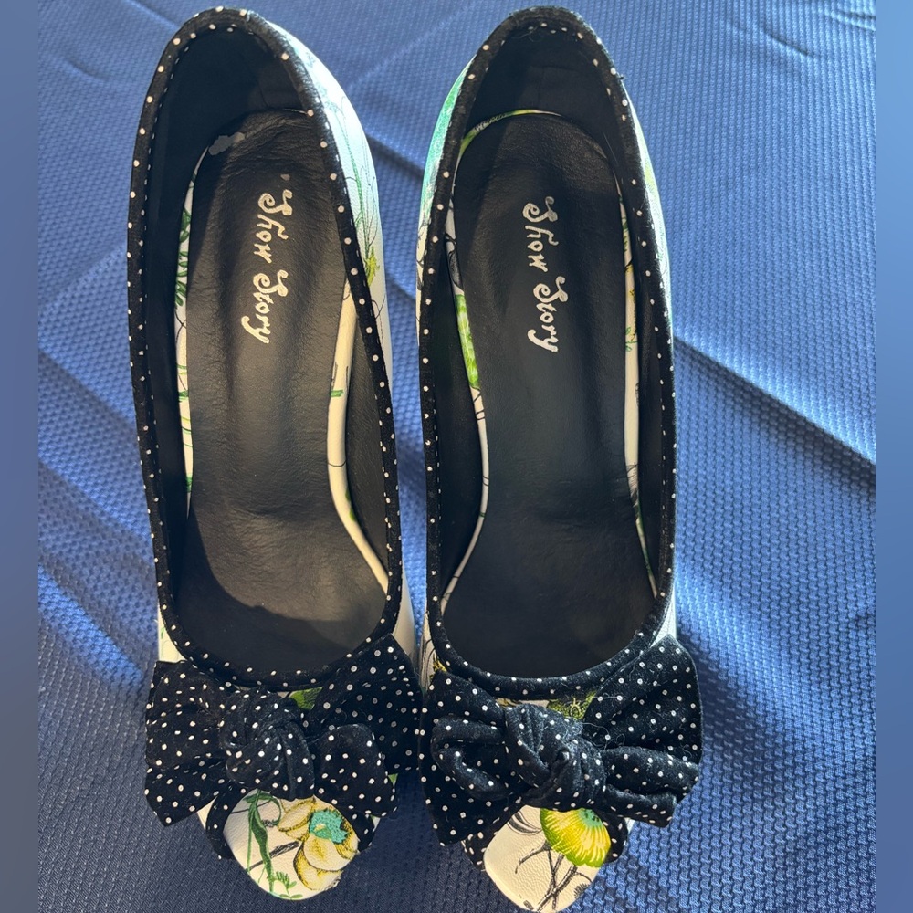 Show Story Floral Pattern Polka Dot Heels - Picture 8 of 8